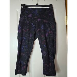 Women's Floral print Lululemon Capris size 6 Like new